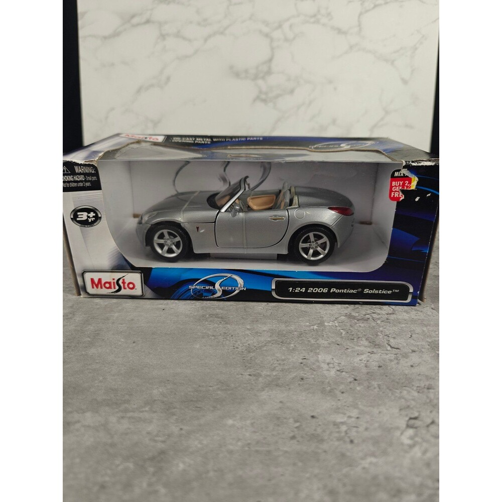 Maisto Diecast 2006 Pontiac Solstice 1/24 Scale Silver Open Box